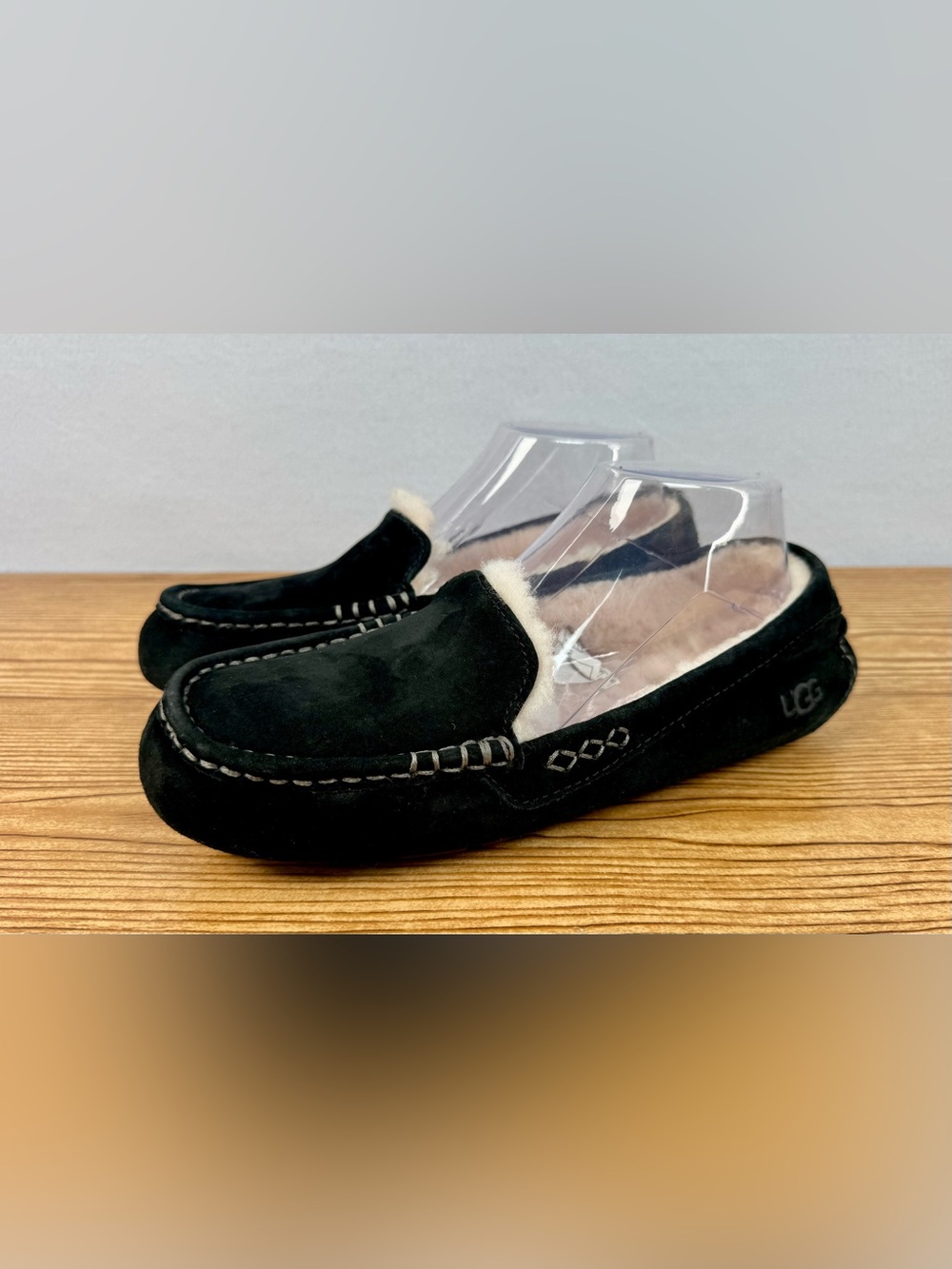 UGG Australia Ansley 3312 Black Suede Sheepskin Moccasin Slippers Womens 8